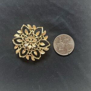 Vintage Sarah Coventry Elegant Gold Tone Floral Brooch